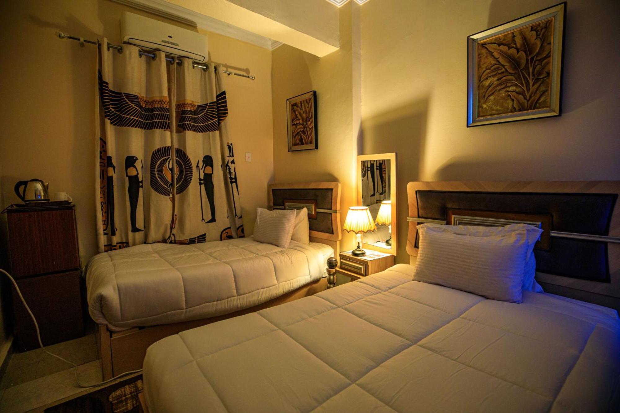 Couette-café Royal Bella Casa Pyramids