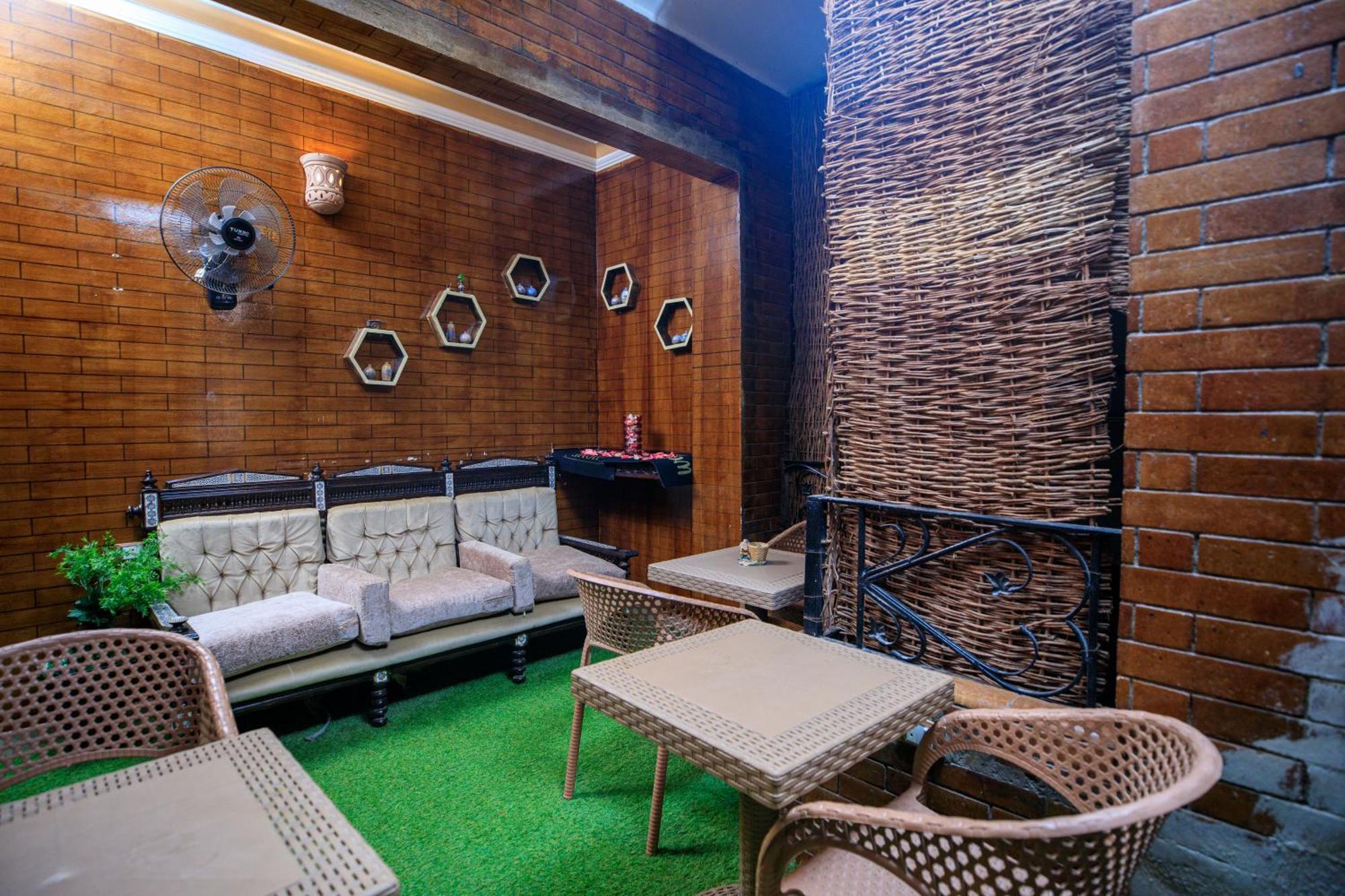 Royal Bella Casa Pyramids Couette-café